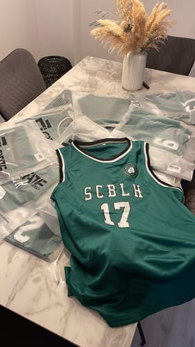 Customer photo review of Benutzerdefiniertes Professionelles Moosgrün Weiß Basketballtrikot