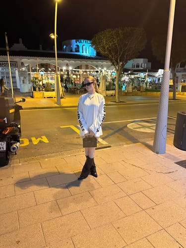 Customer photo review of LONGSLEEVE T-SHIRT WHITE