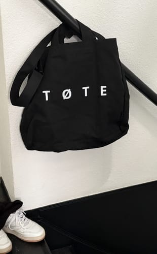 Customer photo review of Black TØTE Bag