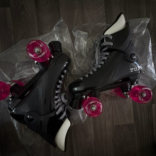 Customer photo review of Ventro Turbo Pro Quad Roller Skates