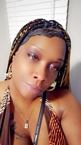 Customer photo review of 22 inches mix color knotless braided wig