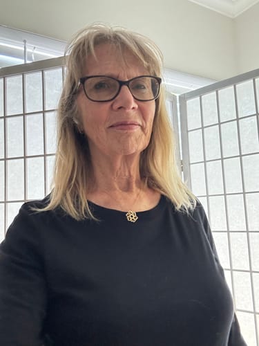 Customer photo review of Jenny 3/4 Sleeve Crew Neck - Black