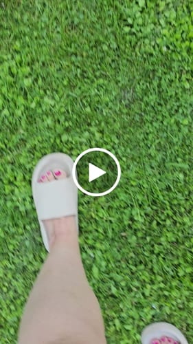 Customer video review of HappyFlops