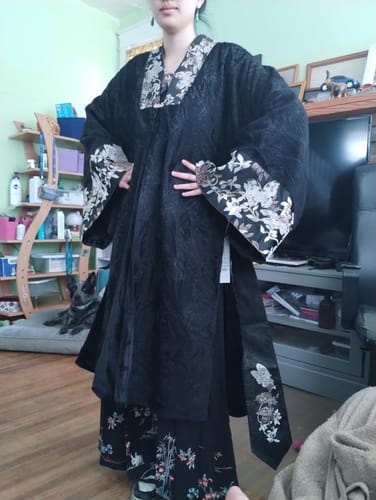 Customer photo review of Butterfly Seeking Wind 蝶寻风序 Modernized Ming Duijin Pi Ao Coat & Mamian Skirt Set