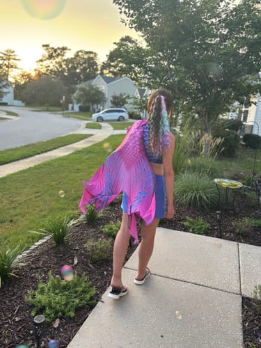 Customer photo review of Brown Ombre + Malibu Short Wavy Shimmer Tail