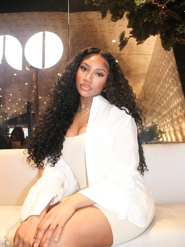 Customer photo review of Deep Wave Glueless Wig 5x5 Swiss HD Lace Pre-Cut & Pre-Plucked Invisible Knots