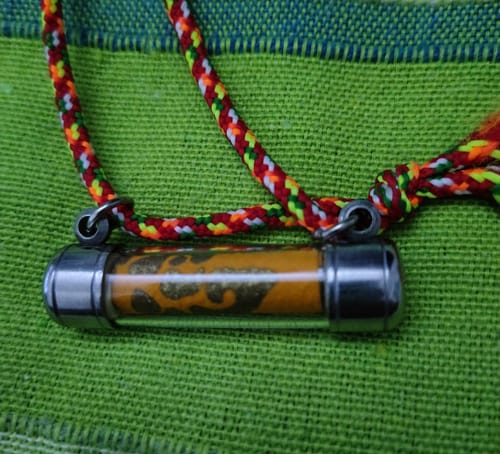 Customer photo review of Amulette Tibétaine mantra Mig Thong - Contre les rumeurs et personnes jalouses.