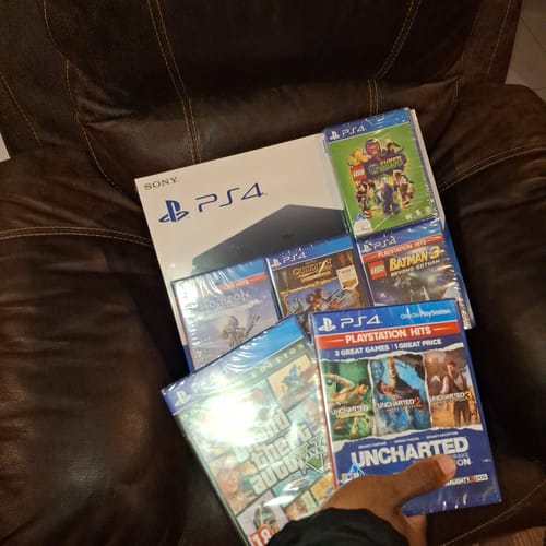 Customer photo review of PS4 500GB + Harry Potter: Quidditch Champions Deluxe Edition + Horizon: Zero Dawn - Complete Edition + LEGO Batman 3: Beyond Gotham + LEGO DC Super Villains