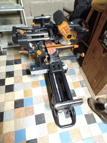 Customer photo review of Support universel PLUS Evolution pour scie à onglet avec pieds télescopiques