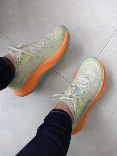 Customer photo review of Hoka One One Rincon 4 Mujer Lettuce