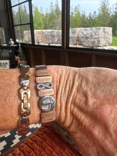 Customer photo review of Mesh charm baby feet silver