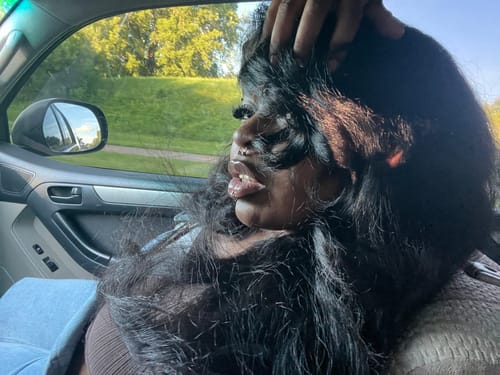 Customer photo review of CurlyMe V Part Glueless No Leave Out Kinky Straight Human Hair Wig Pre-plucked Beginner Friendly