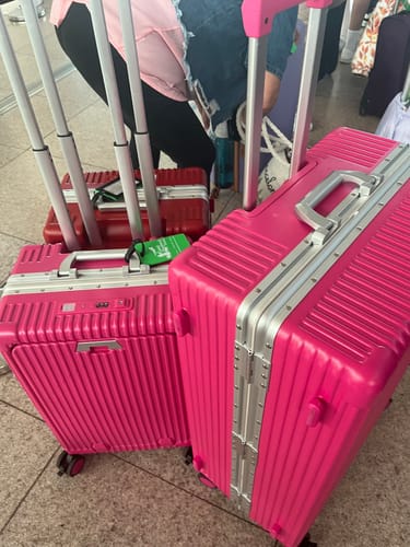 Customer photo review of Check-in: All-in-One 28"