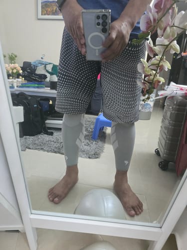 Customer photo review of Compression Sleeves V2 for Knees and Legs