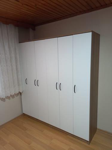 Customer photo review of Rani BA114 Geniş Gardırop Elbise Dolabı 6 Kapaklı 16 Raflı 2 Askılı Sepet Ceviz - Beyaz
