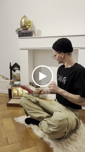 Customer video review of HOGWARTS™ CREST 3D WALL CLOCK