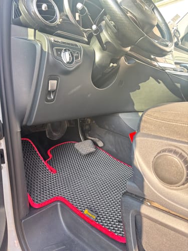 Customer photo review of Fußmatten für Van - Komplettset und Kofferraumwanne