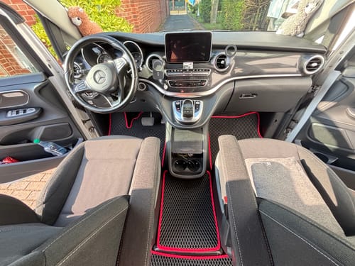 Customer photo review of Fußmatten für Van - Komplettset und Kofferraumwanne