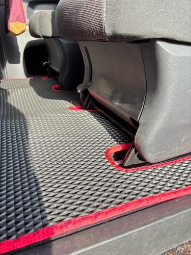 Customer photo review of Fußmatten für Van - Komplettset und Kofferraumwanne