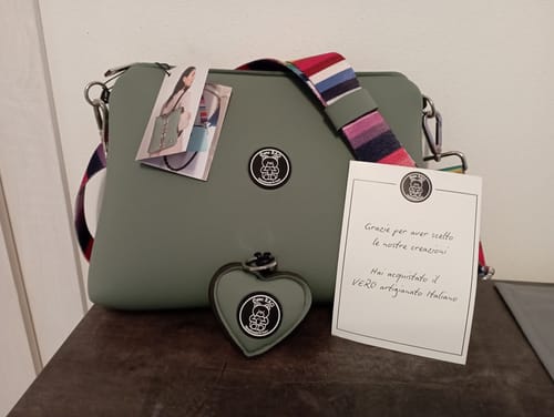 undefined review of Pochette Grande image 1 out of 1