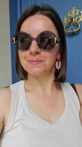 Hélène C. review of Boucles d'oreilles mouchetées U festonné, rouge et rose pâle image 1 out of 1