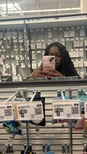 Customer photo review of CurlyMe Pre-bleached Deep Wave Wear Go Glueless Wig Pre-cut 7x5 HD Lace Wig Pre-plucked