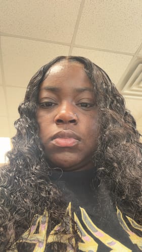 Customer photo review of CurlyMe Pre-bleached Deep Wave Wear Go Glueless Wig Pre-cut 7x5 HD Lace Wig Pre-plucked