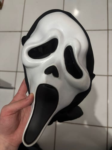 Customer photo review of Máscara Ghost Face® Clássica - Original Fun World