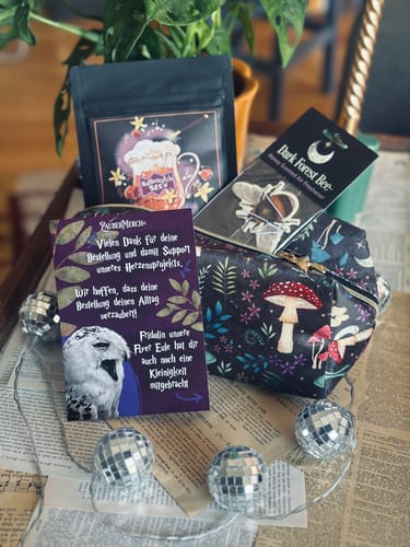 Customer photo review of Kosmetiktasche mit dunklem Waldmotiv – Pilze, Mond & Magie