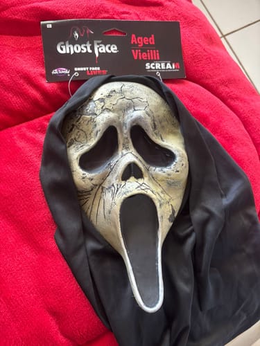 Customer photo review of Ghost Face Máscara Envelhecida - Original Fun World