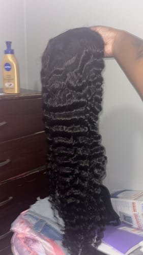 Customer photo review of CurlyMe Pre-bleached Deep Wave Wear Go Glueless Wig Pre-cut 7x5 HD Lace Wig Pre-plucked