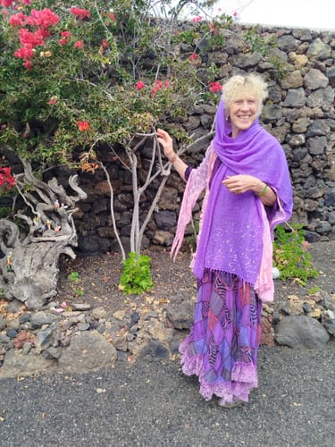 Aminata B. review of 100% CASHMERE FELTED SCARF WITH SEQUINS PURPLE image 1 out of 1