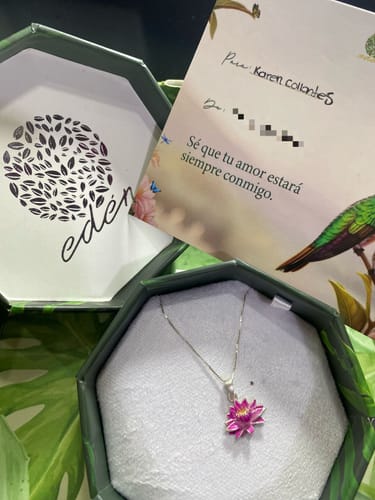 Customer photo review of Collar Flor de Loto