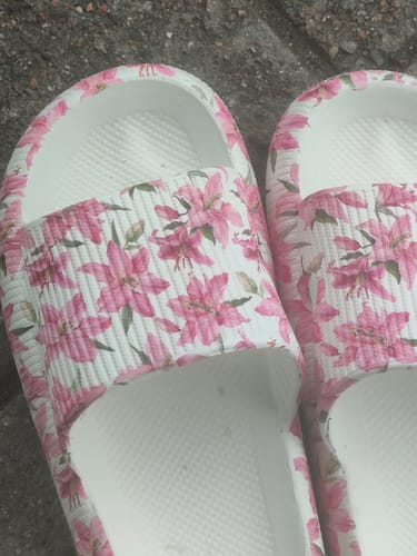 Customer photo review of HappyFlops Limited Editions