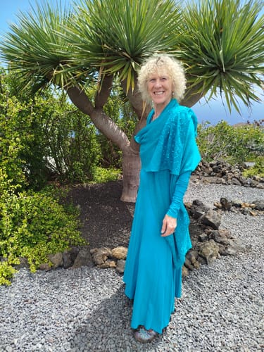 Aminata B. review of 100% CASHMERE FELTED SCARF WITH SEQUINS MEDITERRANEAN image 1 out of 1