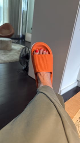 Customer photo review of HappyFlops