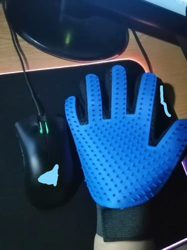 Customer photo review of StimuliCat Grooming Glove | The Only Glove With Mother-Tongue Technology for Stress-Free Grooming (Includes Both Hands)