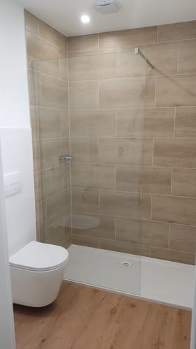 Customer photo review of SONNI Walk In/ Begehbare Dusche Duschabtrennung Duschwand Nano Klarglas Glasstärke 8mm Breite 70-120cm