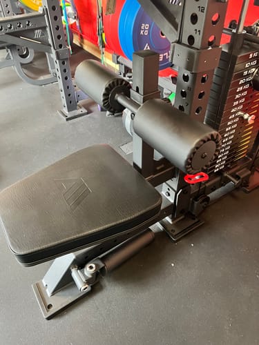 Customer photo review of R8 Latzug-Sitz mit Knieblocker