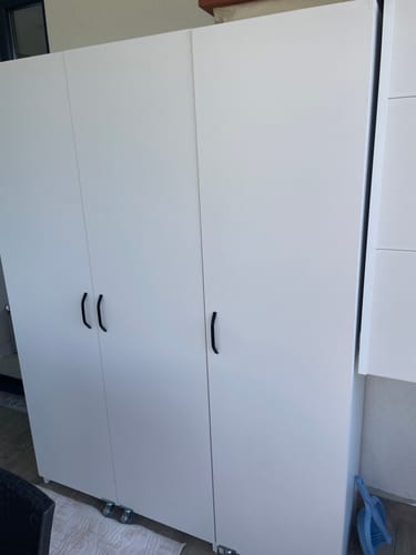 Customer photo review of Rani JE109 Çok Amaçlı Dolap Tekerlekli Üç Kapaklı Kiler Erzak Mutfak Dolabı Beyaz