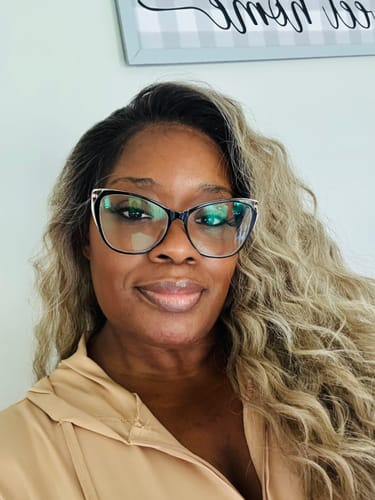 Customer photo review of Sensationnel Glueless Bare Luxe Lace Wig - 13X6 Unit 17