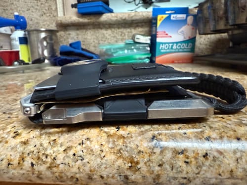 Customer photo review of AIRTAG VERTCIAL WALLET BANDS (M-Series, S1 Stealth Wallet and MC01 Money Clip)