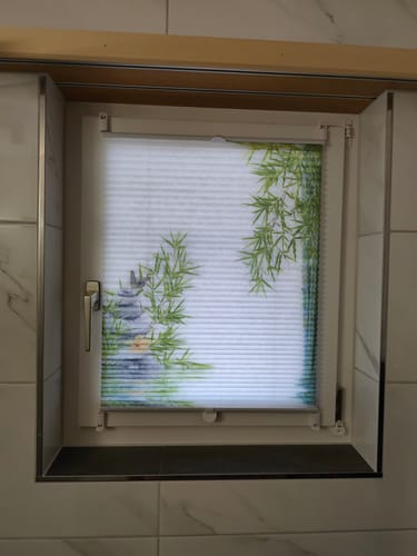 Customer photo review of Wabenplissee Motiv "Bambus Schmetterling Steine"