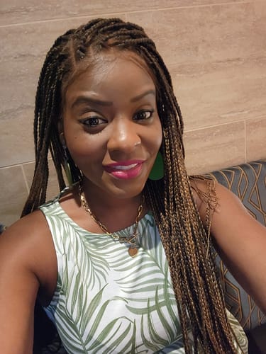 Customer photo review of Outre 100% Fully Hand-Tied Whole Lace Wig - Knotless Box Braid 36"