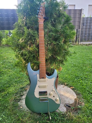 Customer photo review of Donner DST-550 39 Zoll ST E-Gitarre, HSS-Tonabnehmer, Korpus aus massivem Double-Cut-Pappelholz