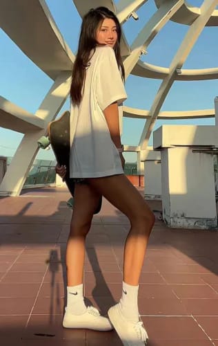 Customer photo review of Lumi Legs