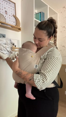 Customer photo review of Taupe Exquis Baby Carrier