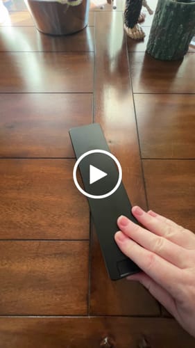 Customer video review of Weekly Case