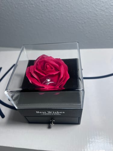 Customer photo review of Pack Rosa Eterna 🖤+ anillo GRATIS + dedicatoria PARA MI HIJA