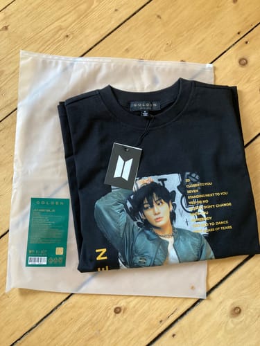 Customer photo review of JUNGKOOK - GOLDEN 1ST SOLO ALBUM OFFICIAL MD